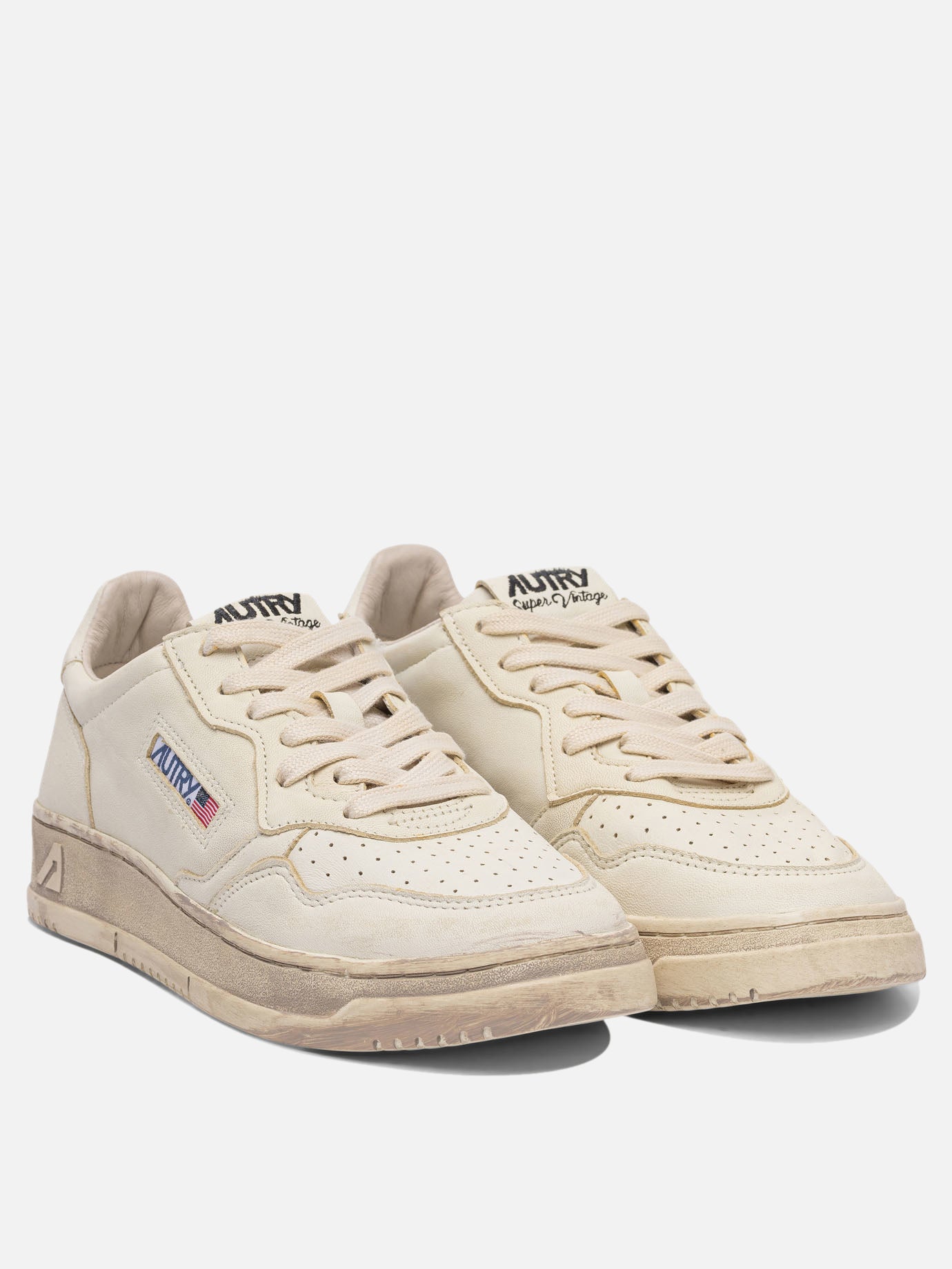 Autry "Medalist Low Super Vintage" Sneakers White
