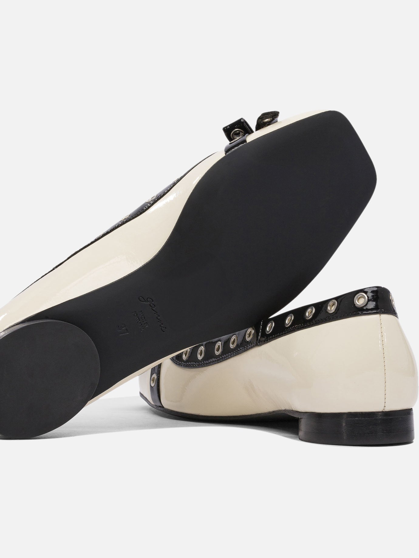 Eyelet bow ballet flats