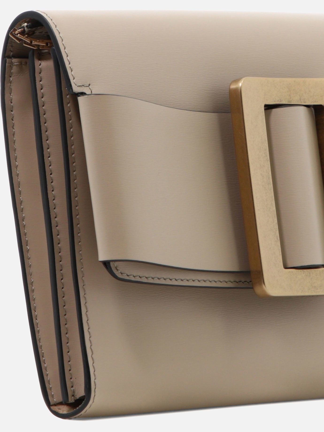 "Buckle" clutch