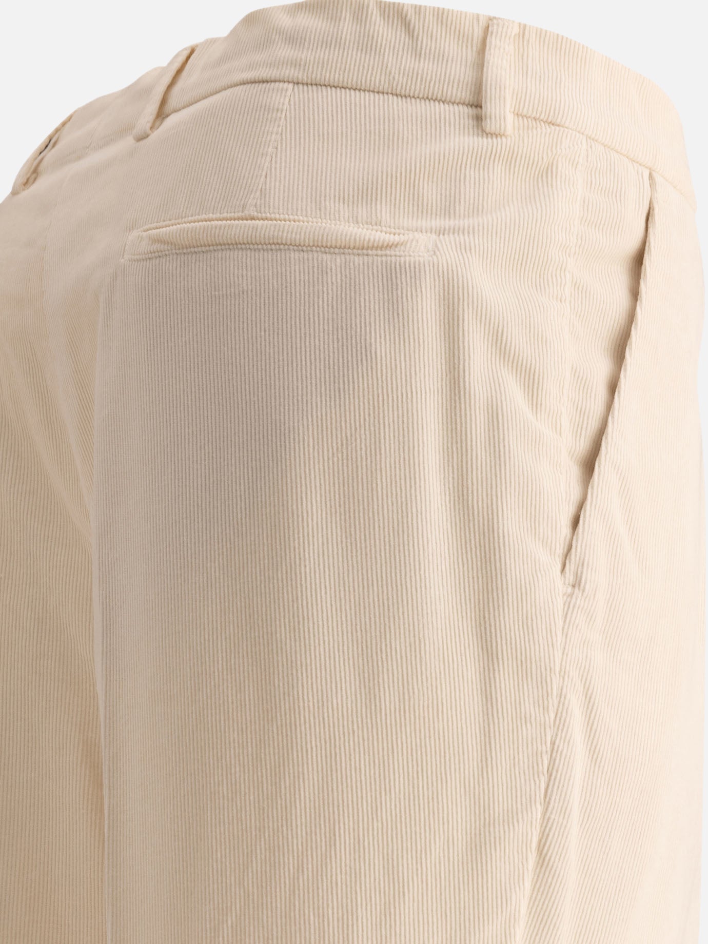 Brunello Cucinelli Garment-dyed leisure fit trousers with pleats White