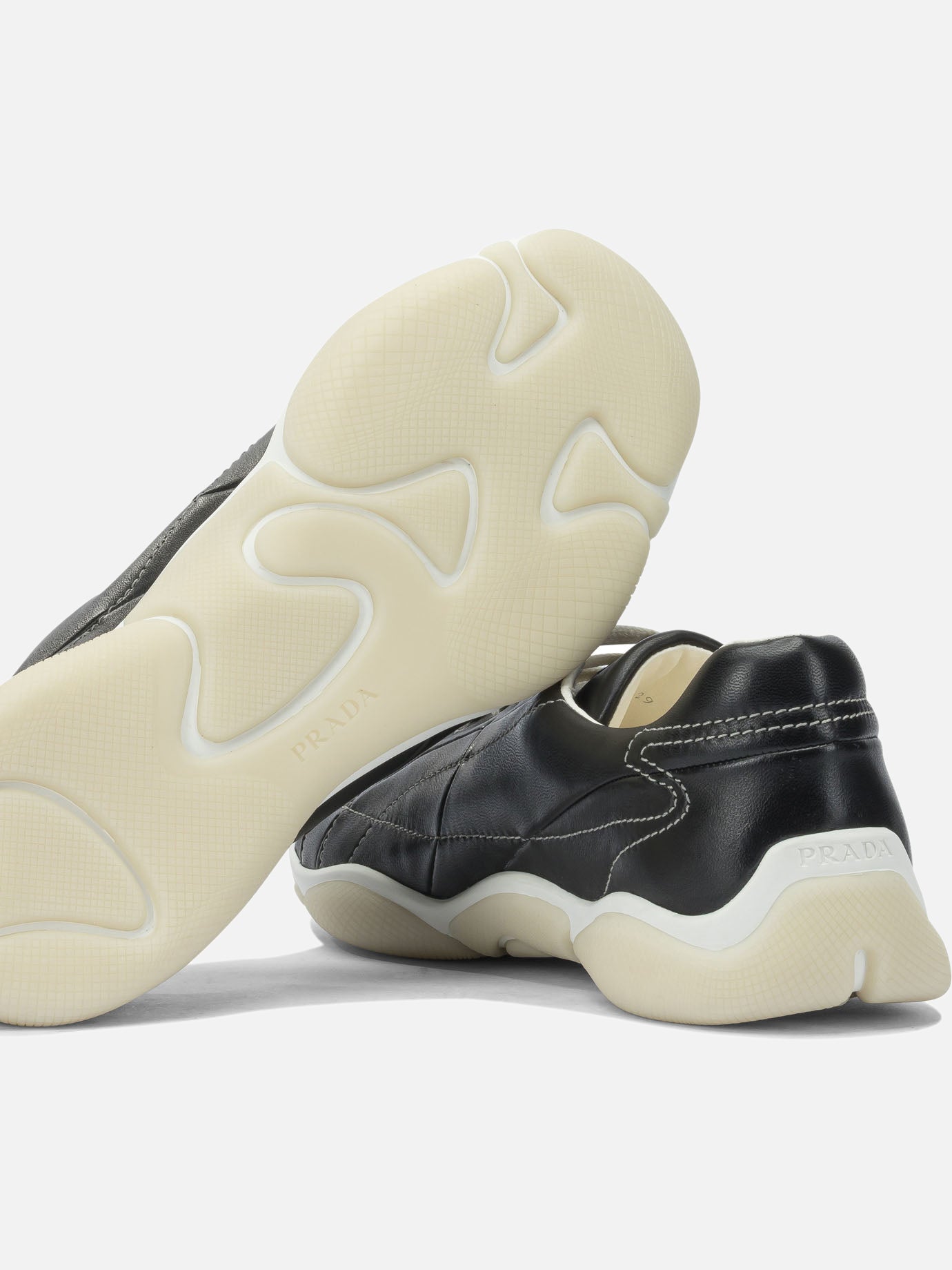 Low top sneakers 100% lamb leather - 100% rubber  Black - Prada Men | PDP | VIETTI Online Store | Zoom-Modal_4
